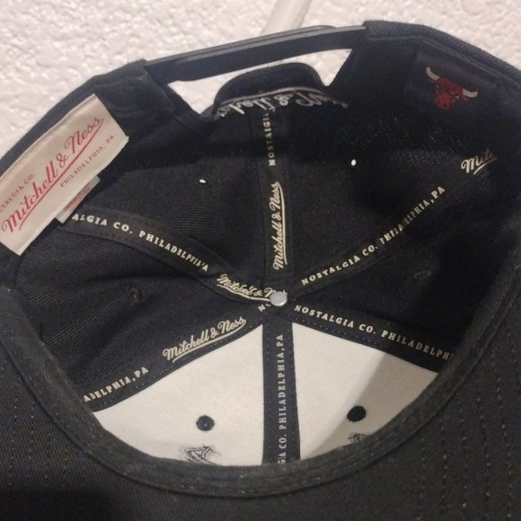Mitchell & Ness Chicago Bulls One Snapback Adjustable Hat - Picture 2 of 3